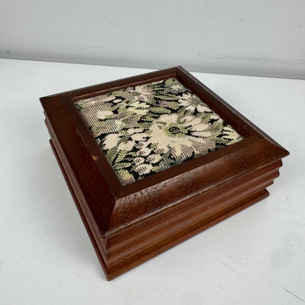 Vtg Wooden Jewelry Floral‎ Needlepoint Rose Velvet Lining Trinket grandmillenial